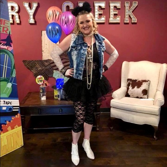 Meet your Posher, Jennifer - Picture 1 of 2